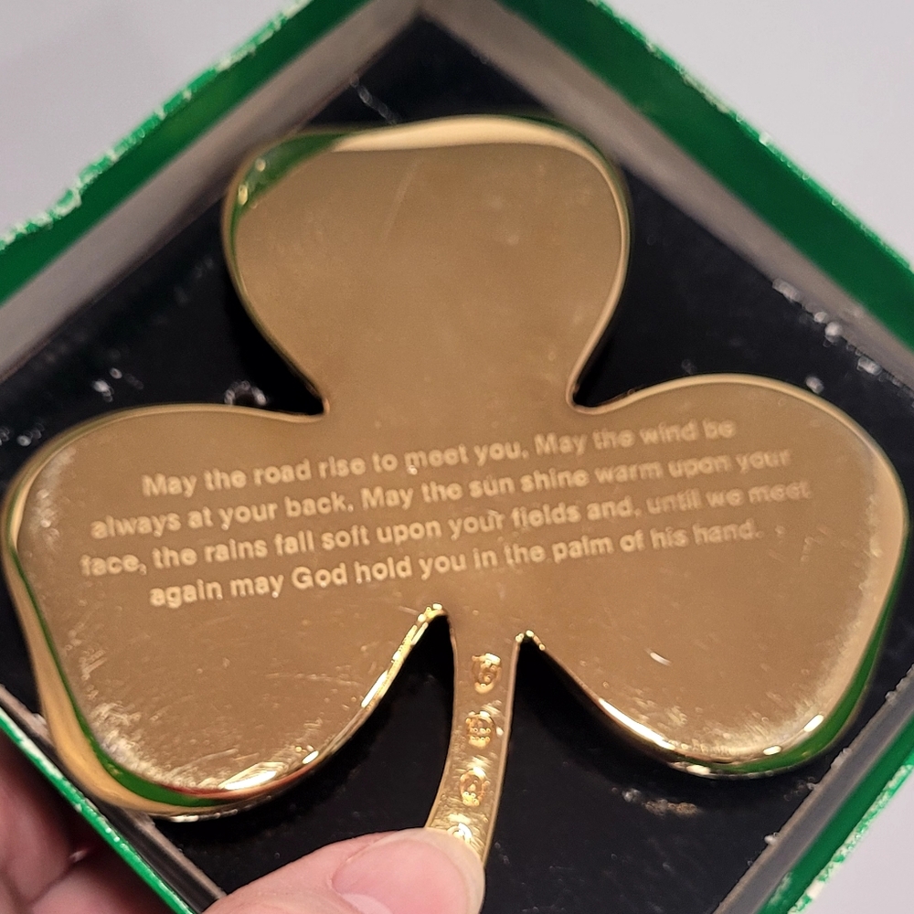 Vintage 24K Gold Plated 3 Leaf Shamrock Clover Paperweight In Box 4 1/2" - Picture 6 of 6